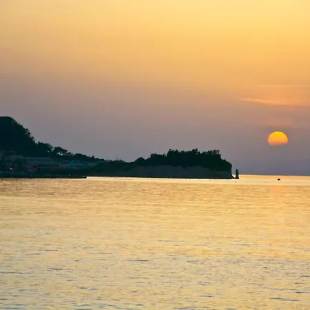 아파트 Aliki House *