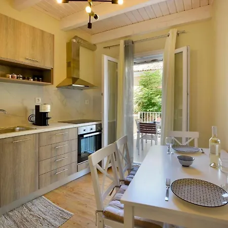 Aliki House Apartment *